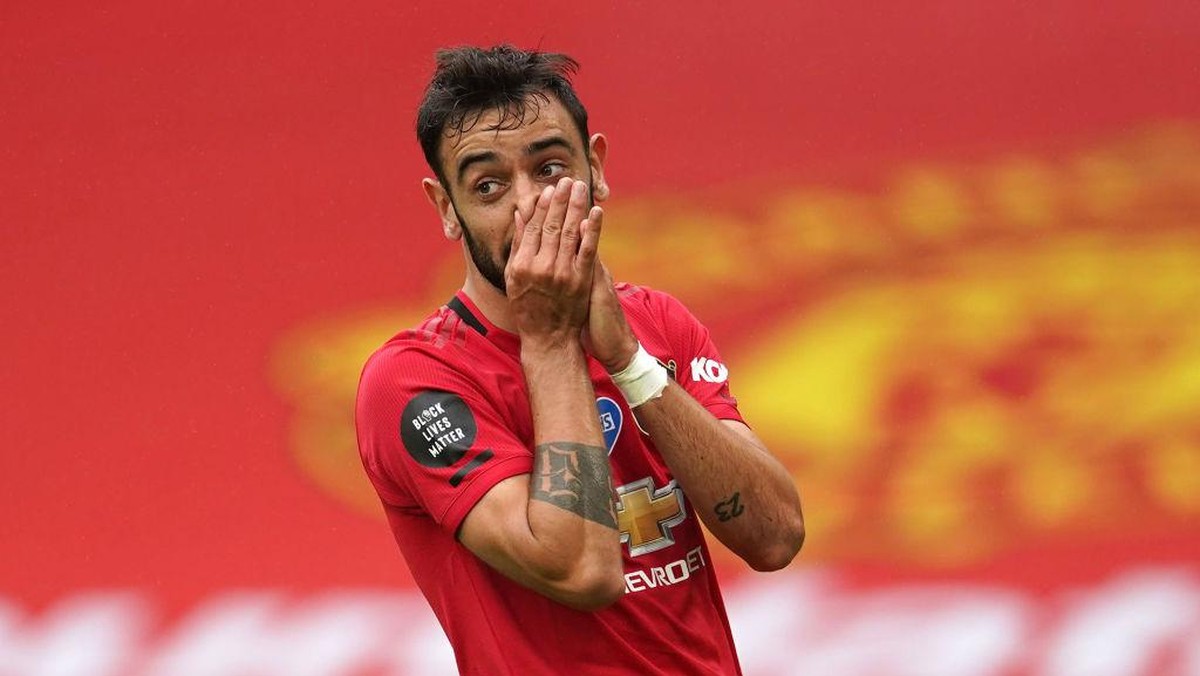 Jadi Kapten MU Lawan PSG, Begini Ekspresi Bruno Fernandes. (Foto: Getty Images/Pool)