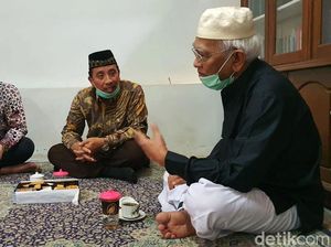 Momen Bupati Rembang Dinasihati Gus Mus Soal Pengibaran Merah Putih