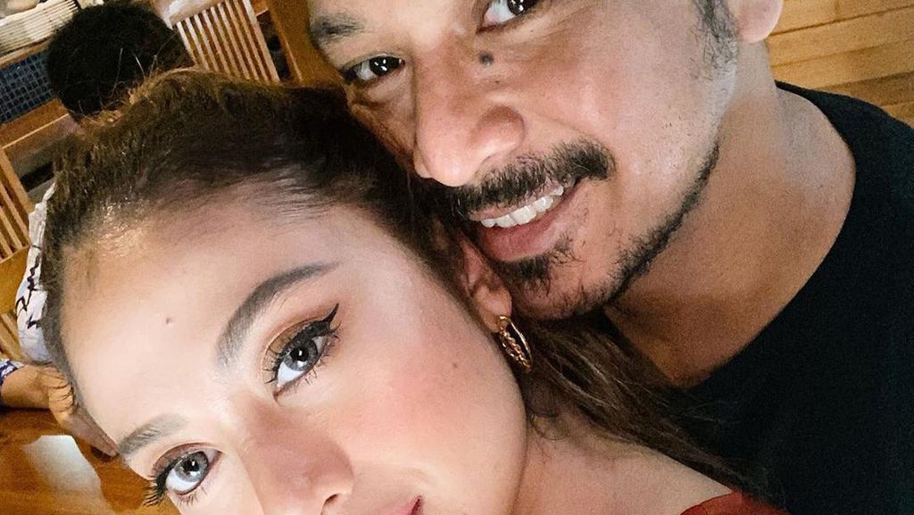 Giring Diisukan Jadi Capres, Ini Istrinya Calon Ibu Negara Cantik Giring Diisukan Jadi Capres, Ini Istrinya Calon Ibu Negara Cantik