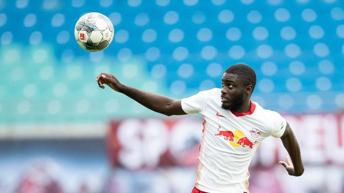 Dayot Upamecano LEIPZIG, GERMANY - JUNE 20: Dayot Upamecano of RB Leipzig controls the ball during the Bundesliga match between RB Leipzig and Borussia Dortmund at Red Bull Arena on June 20, 2020 in Leipzig, Germany. (Photo by Maja Hitij/Getty Images)