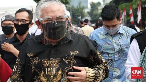 Elemen masyarakat mendeklarasikan secara resmi berdirinya organisasi Koalisi Aksi Menyelamatkan Indonesia (KAMI) di Tugu Proklamasi, Jakarta, Selasa, 18 Agustus 2020. KAMI menyiapkan delapan tuntutan untuk pemerintahan Presiden Joko Widodo. CNN Indonesia/Safir Makki