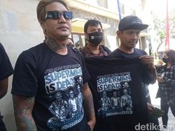 Pakai Kaus Nyalakan Tanda Bahaya, Bobby-Eka SID ke Polda Bali soal Jerinx