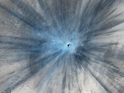 Foto Spektakuler Permukaan Mars Dijepret Langsung dari Atasnya