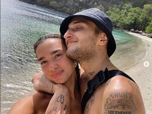 Gaya Selebriti Dunia yang Nekat Liburan di Masa Pandemi Virus Corona Gaya Selebriti Dunia yang Nekat Liburan di Masa Pandemi Virus Corona