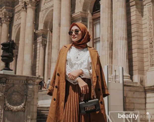 Gaya hijab khas Indonesia memang cukup beragam