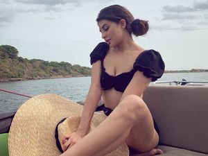 Ini Baru Sultan! Si Seksi Jacqueline Fernandez Adopsi Dua Desa Ini Baru Sultan! Si Seksi Jacqueline Fernandez Adopsi Dua Desa