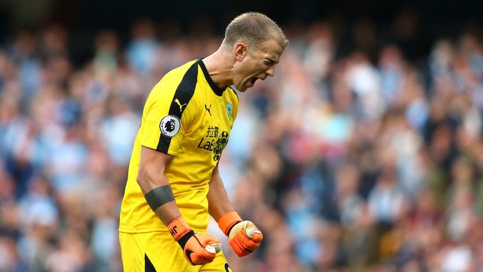 MANCHESTER, ENGLAND - OCTOBER 20:  Joe Hart of Burnley reacts during the Premier League match between Manchester City and Burnley FC at Etihad Stadium on October 20, 2018 in Manchester, United Kingdom.  (Photo by Alex Livesey/Getty Images)