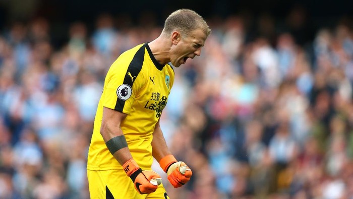 Joe Hart MANCHESTER, ENGLAND - OCTOBER 20: Joe Hart of Burnley reacts during the Premier League match between Manchester City and Burnley FC at Etihad Stadium on October 20, 2018 in Manchester, United Kingdom. (Photo by Alex Livesey/Getty Images)