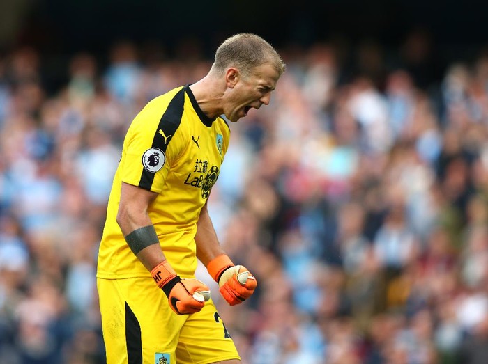 MANCHESTER, ENGLAND - OCTOBER 20:  Joe Hart of Burnley reacts during the Premier League match between Manchester City and Burnley FC at Etihad Stadium on October 20, 2018 in Manchester, United Kingdom.  (Photo by Alex Livesey/Getty Images)