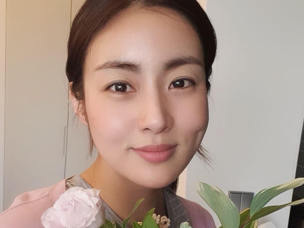 10 Potret Kang Sora, Mantan Hyun Bin yang Akan Segera Menikah 10 Potret Kang Sora, Mantan Hyun Bin yang Akan Segera Menikah