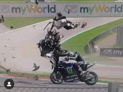 Foto-foto Ini Tunjukkan Betapa Dekatnya Rossi dan Vinales dengan Maut di MotoGP Austria