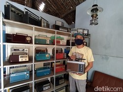 Jadul! Menengok Koleksi Radio Transistor Warna-warni di Magelang
