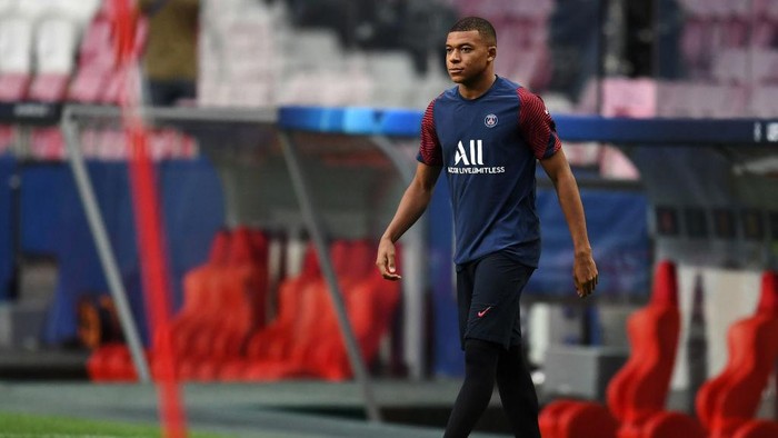 LISBON, PORTUGAL - AUGUST 11: Kylian Mbappe of PSG looks on during the PSG Training Session ahead of the UEFA Champions League Quarter Final match between Atalanta and PSG at Estadio do Sport Lisboa e Benfica on August 11, 2020 in Lisbon, Portugal. (Photo by David Ramos/Getty Images)