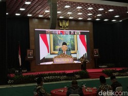 Peringatan Hari Konstitusi, Maruf Bicara Pembangunan Terpukul Akibat Corona