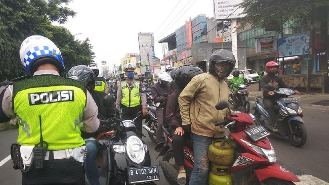 Motor Masuk Jalur Cepat Margonda Depok Kena Denda Maksimal Rp 500 Ribu Motor Masuk Jalur Cepat Margonda Depok Kena Denda Maksimal Rp 500 Ribu