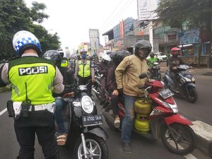 Motor Protes Ditindak di Jalur Cepat Margonda: Angkot Banyak Ngetem! Motor Protes Ditindak di Jalur Cepat Margonda: Angkot Banyak Ngetem!