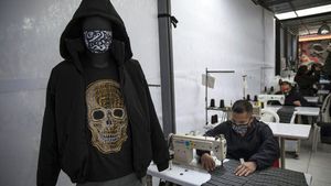 Napi di Peru Produksi Masker dari Balik Jeruji Besi Saat Pandemi