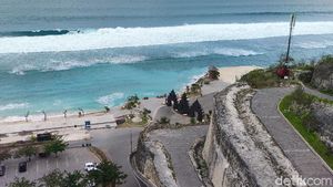 Saat Pantai Melasti Sepi