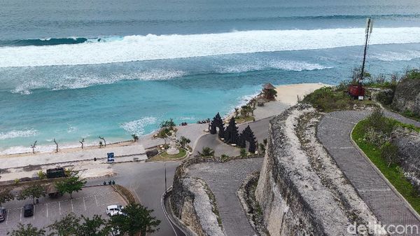 Saat Pantai Melasti Sepi