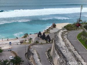 Saat Pantai Melasti Sepi