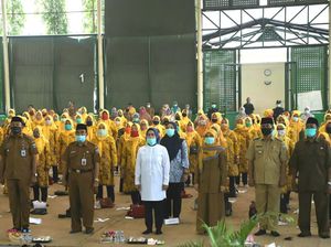 Bupati Serang Serahkan Insentif Rp 1,8 M buat 1.777 Kader KB