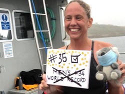 Perenang Wanita Kalahkan Rekor Pria Seberangi Selat Inggris