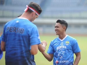 Pelatih Persib Sorot Kondisi Fisik Febri Hariyadi dan Wander Luiz Pelatih Persib Sorot Kondisi Fisik Febri Hariyadi dan Wander Luiz