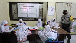 Potret Siswa Belajar Daring di Polsek