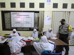 Potret Siswa Belajar Daring di Polsek