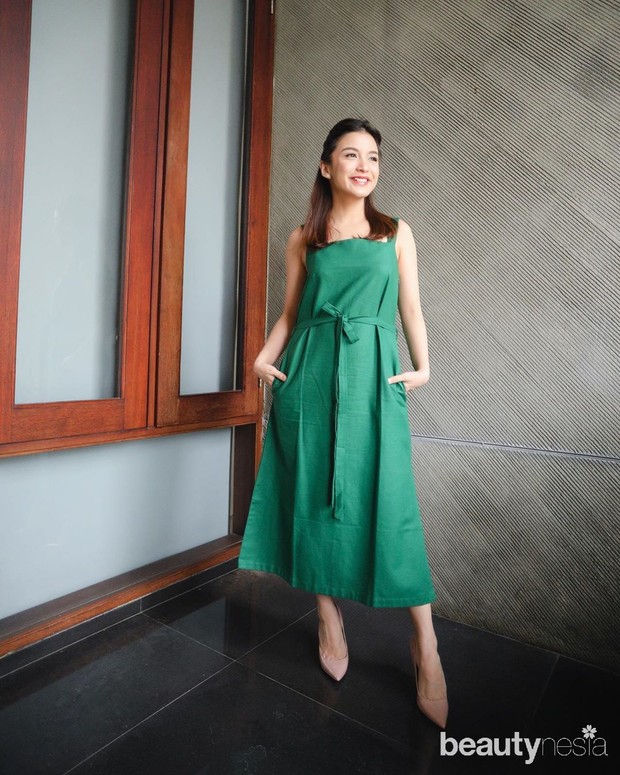 OOTD Sleeveless Midi Dress Chelsea Olivia saat Hamil