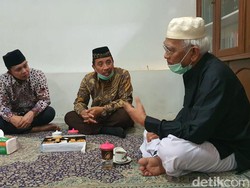 Akhirnya Bupati Rembang Sowan Gus Mus dan Minta Maaf Abai Pasang Bendera