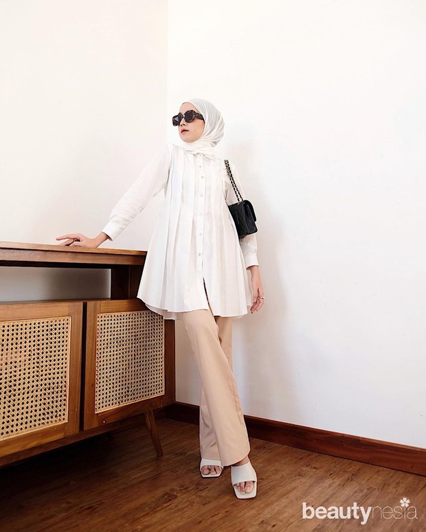 Koleksi fashion mix and match atasan putih ala Amelia Elle yang bisa dicoba untuk sehari-hari.