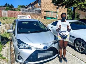 Gagal Terus Selama 12 Tahun, Wanita Ini Akhirnya Dapat SIM Juga