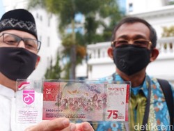 Warga Bandung Mulai Berburu Uang Baru Pecahan Rp 75 Ribu