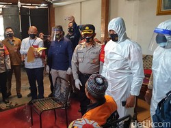 Pria yang Cium Jenazah COVID-19 di Kota Malang Dijemput Paksa Polisi