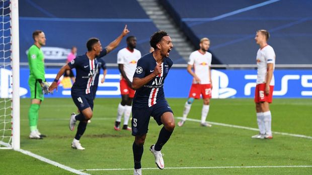 LISBON, PORTUGAL - AUGUST 18: Marquinhos of Paris Saint-Germain celebrates after scoring his team's first goal during the UEFA Champions League Semi Final match between RB Leipzig and Paris Saint-Germain F.C at Estadio do Sport Lisboa e Benfica on August 18, 2020 in Lisbon, Portugal. (Photo by David Ramos/Getty Images)