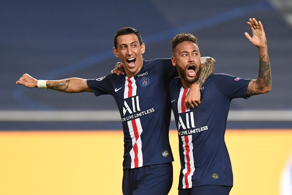 LISBON, PORTUGAL - AUGUST 18: Angel Di Maria of Paris Saint-Germain celebrates with Neymar after scoring his team's second goal during the UEFA Champions League Semi Final match between RB Leipzig and Paris Saint-Germain F.C at Estadio do Sport Lisboa e Benfica on August 18, 2020 in Lisbon, Portugal. (Photo by David Ramos/Getty Images)