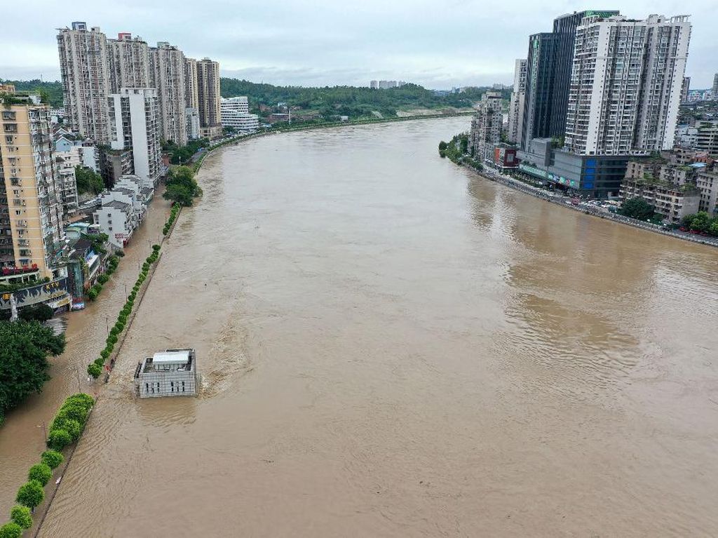 Banjir Besar Melanda China Akibat Air di Bendungan Besar Melimpah