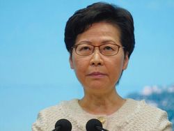 Rekening Diblokir AS, Pemimpin Hong Kong Timbun Uang di Rumah