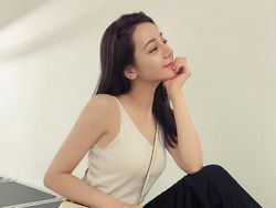 Gaya Dilraba Dilmurat, Wanita Tercantik Keturunan Uighur Nonton Fashion Show