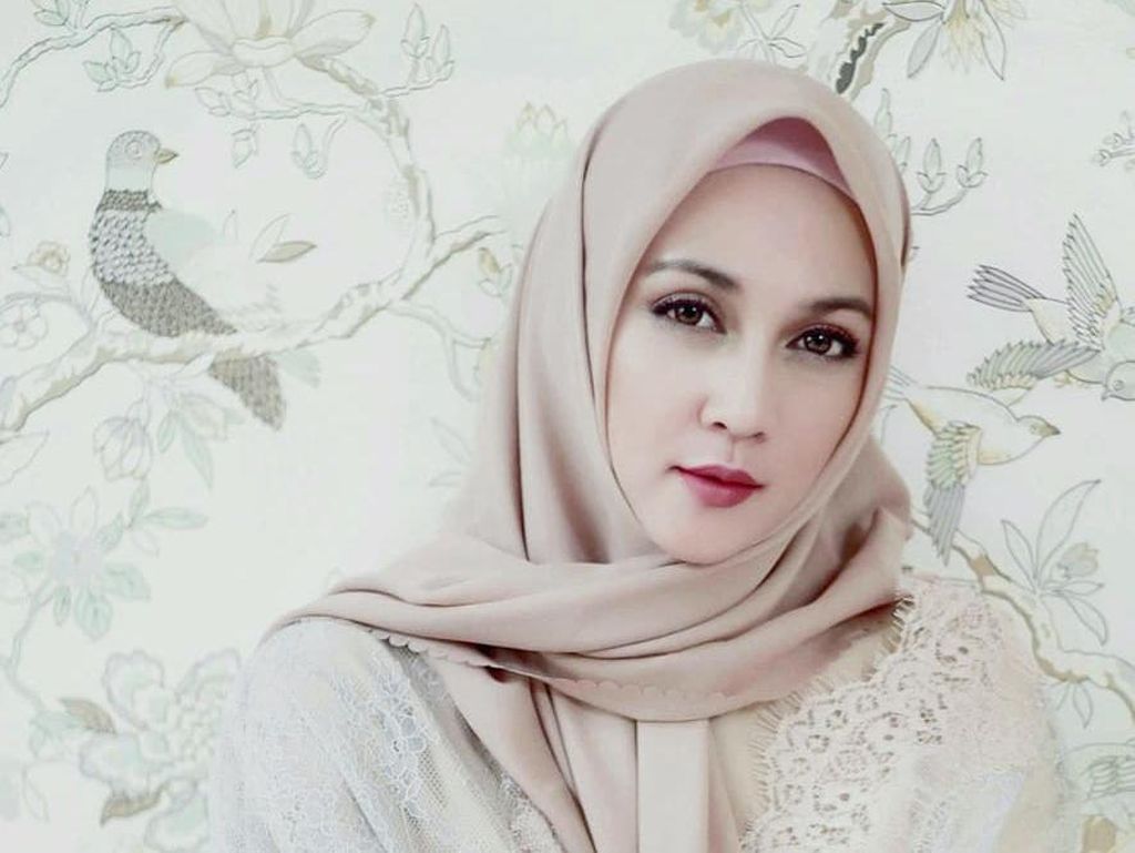 Dina Lorenza Bicara soal Kasus Gathan Saleh Dina Lorenza Bicara soal Kasus Gathan Saleh