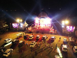 Bali Jajal Konser dengan Penonton dari Mobil