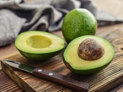 7 Buah yang Baik Dikonsumsi Sarapan, Ada Pisang hingga Alpukat