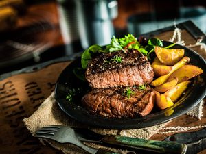 Masih Belum Tahu Bedanya Tenderloin dan Sirloin? Ini Jawabannya Masih Belum Tahu Bedanya Tenderloin dan Sirloin? Ini Jawabannya