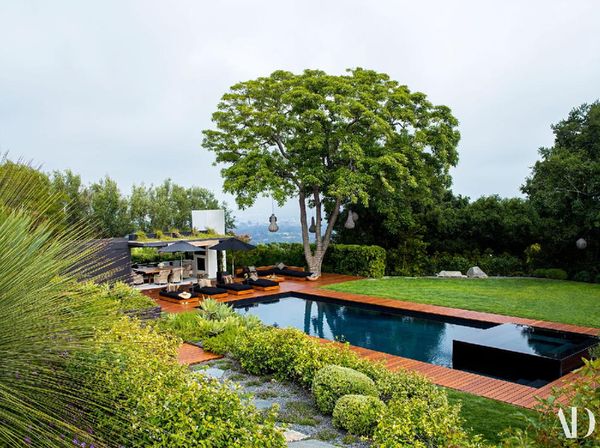 Intip Jeroan Rumah Mewah Jennifer Aniston