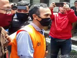Kejari Cibadak Tahan Eks Kades yang Diduga Korupsi Dana Desa Rp 1,3 M