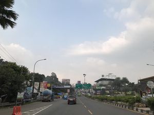 Jumat Pagi, Kawasan Simpang Gadog Ramai Lancar