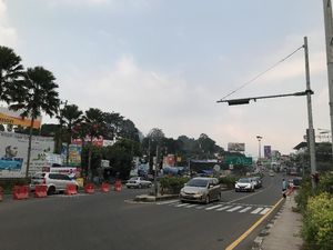 Siang Ini, Polisi Akan Berlakukan One Way dari Puncak Pass ke Simpang Gadog Siang Ini, Polisi Akan Berlakukan One Way dari Puncak Pass ke Simpang Gadog