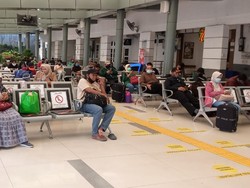 Jelang Long Weekend, Masyarakat Pulang Kampung dari Stasiun Senen