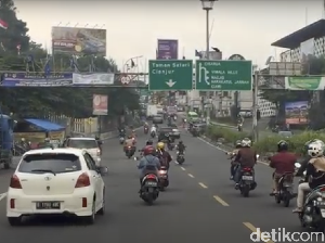 Video Penampakan Lalu Lintas Menuju Puncak Saat One Way Dicabut